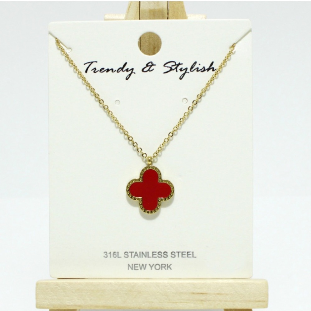 Red clover earring ; stainless steel